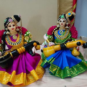 Andal playing Veena Dolls (single)