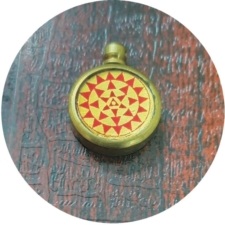 S9058-344 – Aadhyathmik Bagalamukhi Kavach Ashtaloha Pendant 20mm 3grams